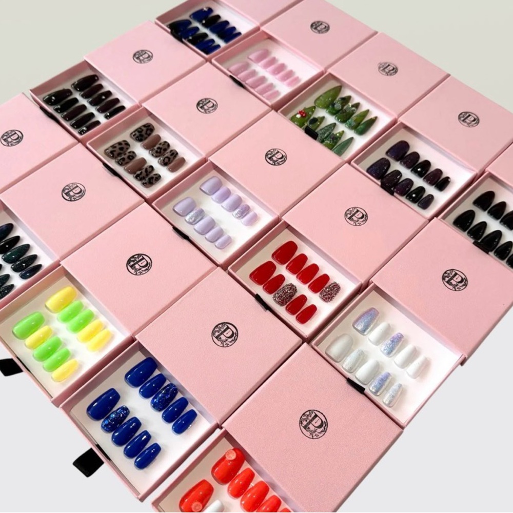Premium luxury Press-On Nail wholesale bundle Assorted gift party favor